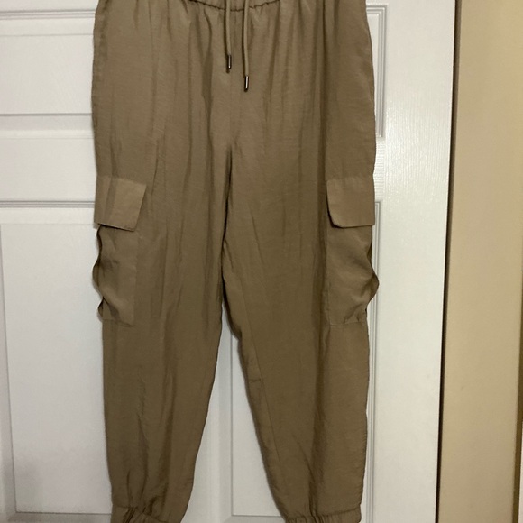 Zara Pants - Zara womens Beige Cargo Pants